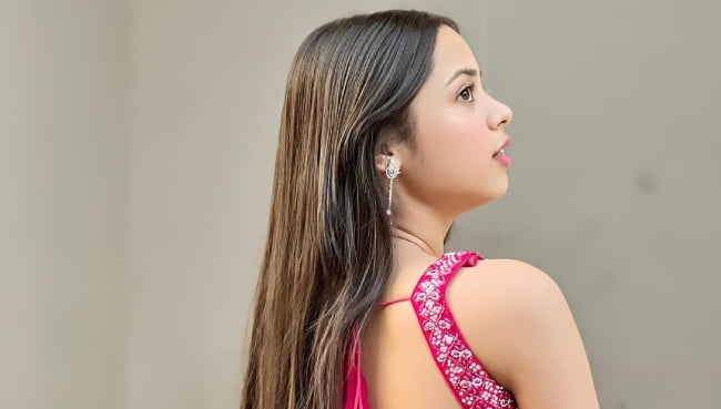 𝐍itanshi Goel laapta ladies